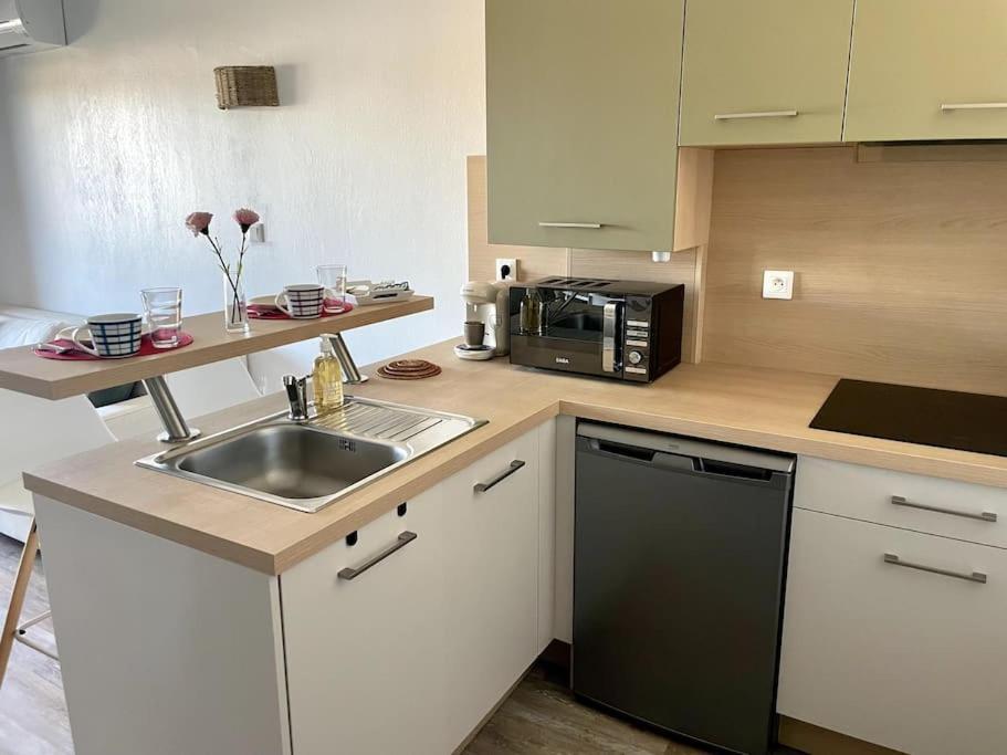 Appartement Vue Mer, 5Min A Pied De La Plage, Parking Prive Vallauris Exterior photo